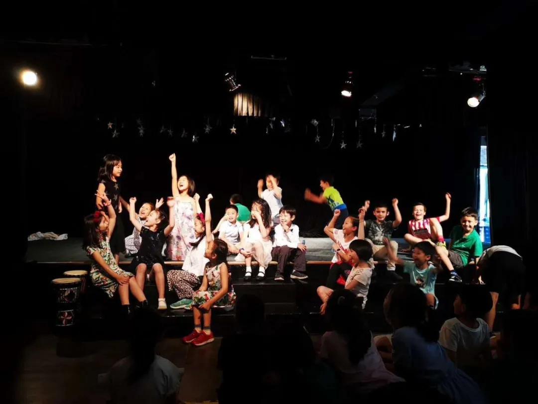 有这样一所学校，就像《窗边的小豆豆》里的巴学园一样美好