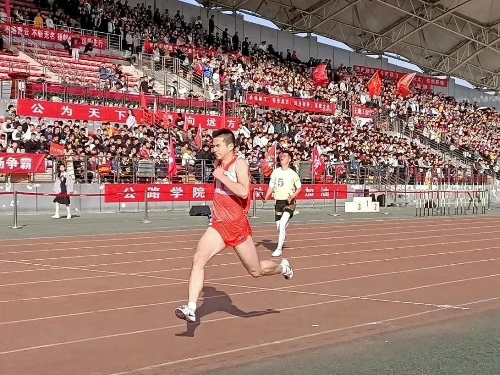 打破记录！陕西“田径男神”：稳居专业第一，保研顶尖985，奖牌拿到手软！