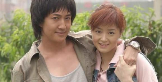 被韩红说二、情商负数的蒋欣37岁了，没考上大学的她为何能走红？