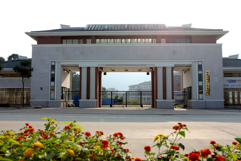 6所女儿国大学，男生听名字也不敢报