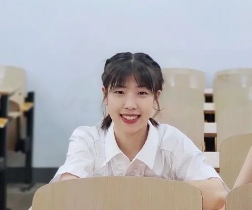 惊艳！北京“双一流”名校2021级新生辅导员集体亮相，网友：眼前一亮！