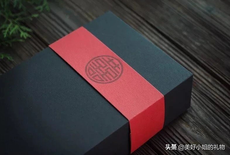 朋友结婚除了份子钱要送礼物吗（新婚礼物和份子钱）