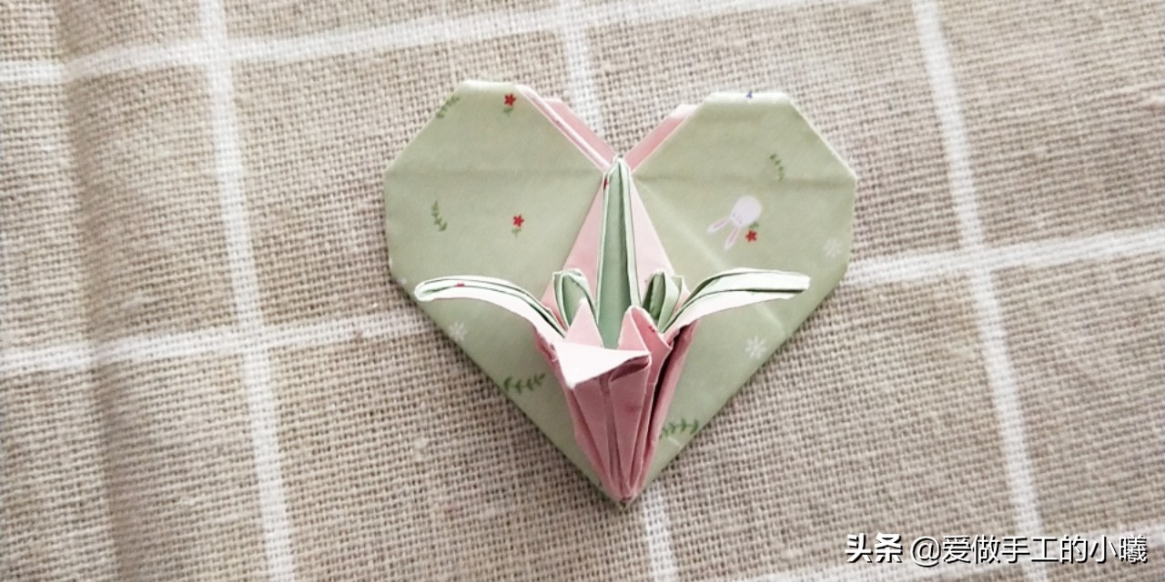 折纸教程:当爱心遇上百合，折个独一无二的心上花，送给Ta