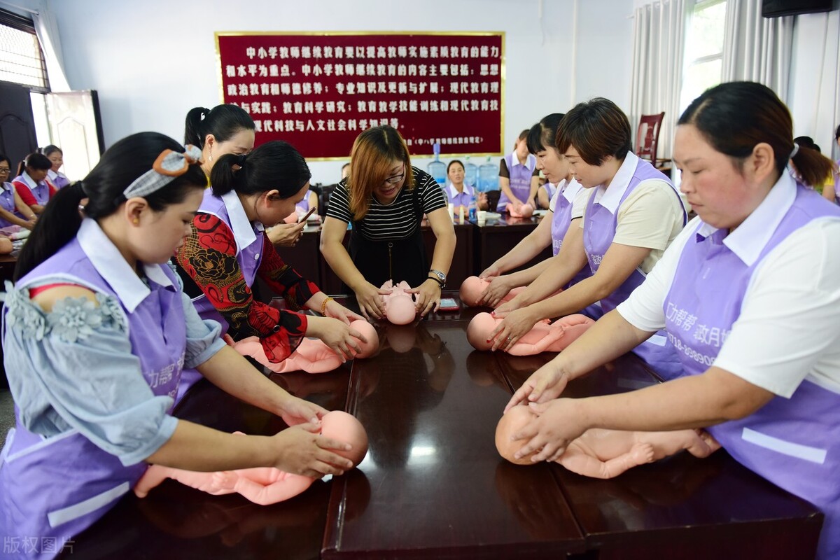 育婴师主要是做什么？