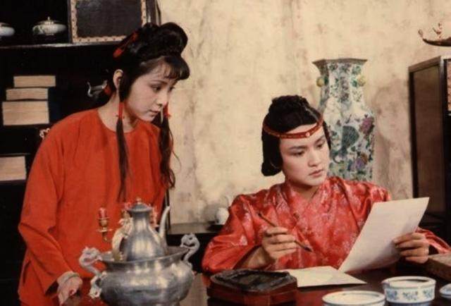 贾宝玉只有十几岁，却有大人的思想，他是早熟还是人小鬼大？