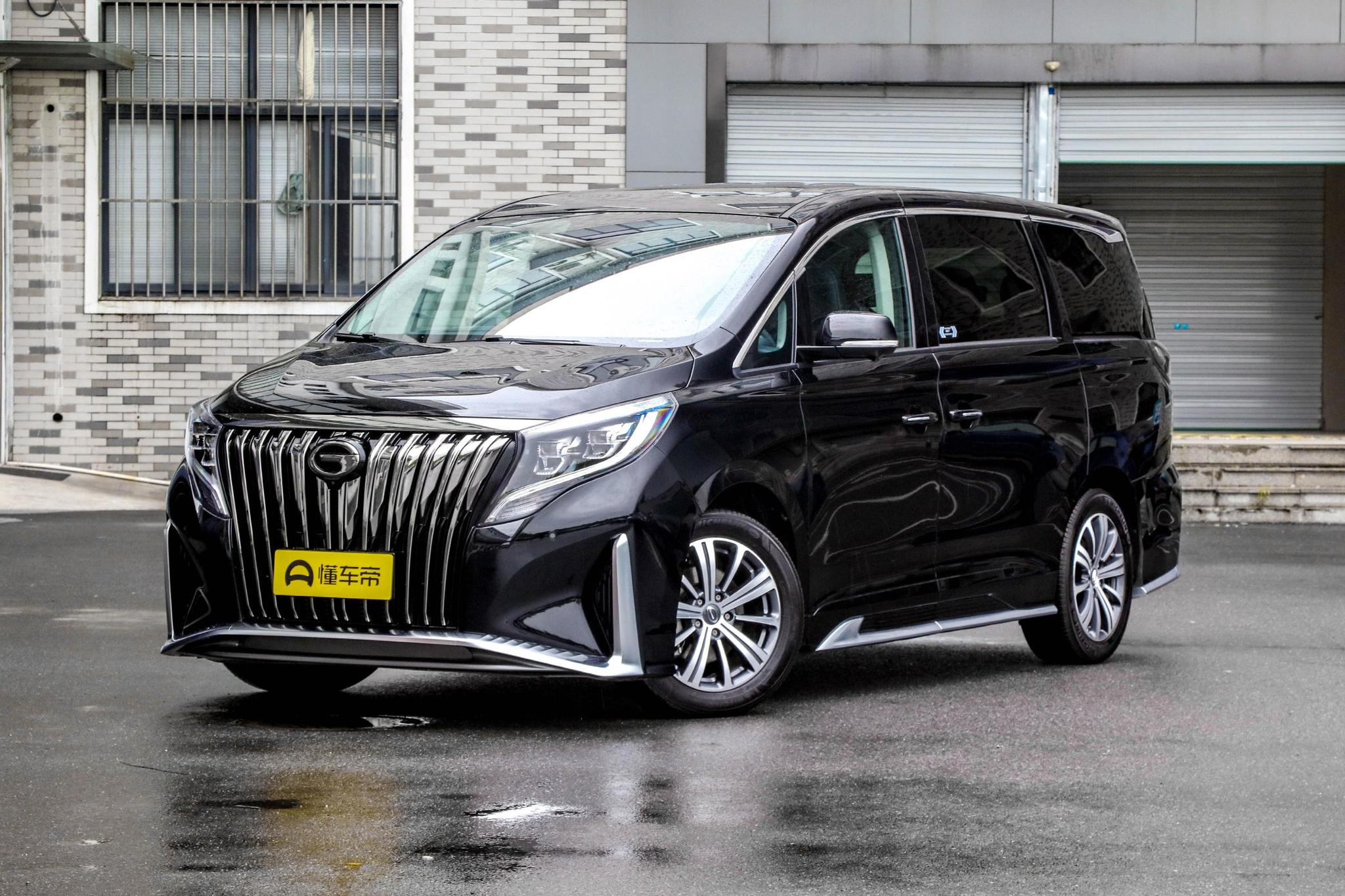 广汽gm8大概要多少钱想入手广汽传祺gm8