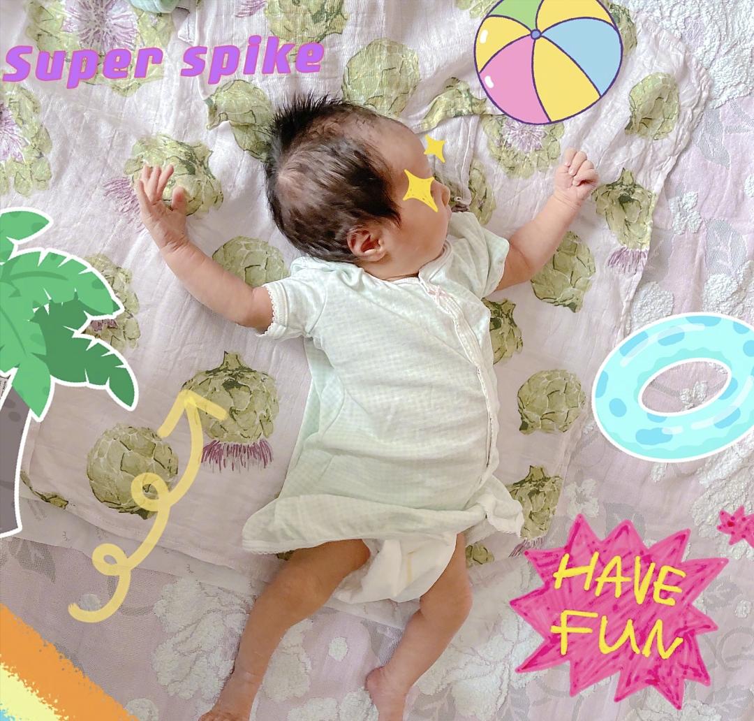 惠若琪晒孩子近照，女儿遗传妈妈四肢修长，网友调侃手势似扣球