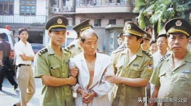 女作家在上海的公寓中遇害,刑警总队长回忆案情|中国大案纪实