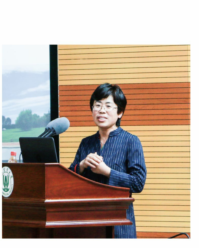 从东北女硕士到十九大代表，她17年扎根牛棚，无愧