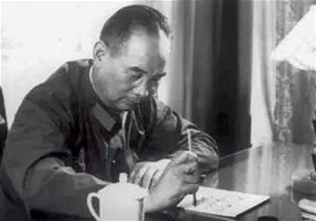 1985年，邓小平百万大裁军的背后深意