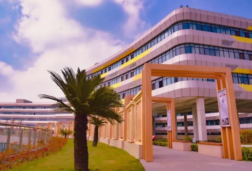 成都东辰高中部来了！首届教师一半以上都是清北名师