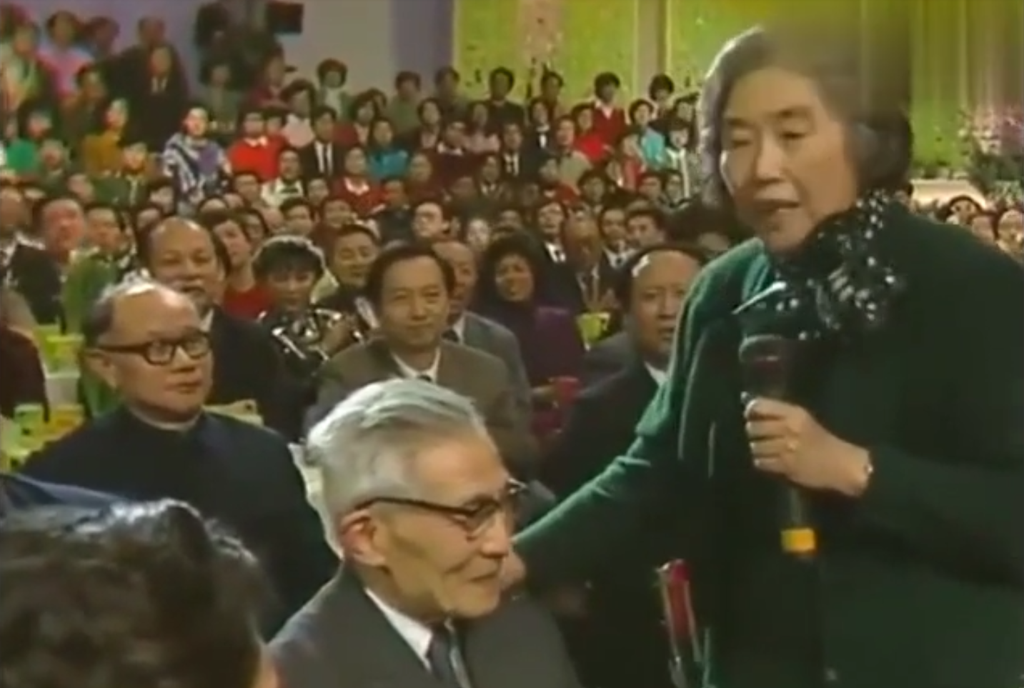 1989年央视春节联欢晚会，刘少奇的夫人王光美，向全国人民拜年