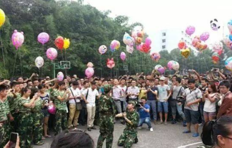 南开大学宿舍有多“开放”？可自选室友就算了，18对夫妻在校同住