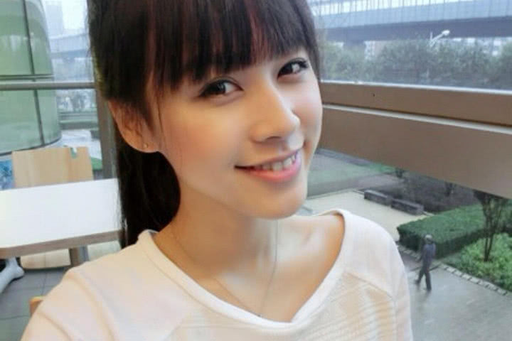 王思聪的风流情史，靠金钱征服了15个女人，如今却沦为了爱情舔狗