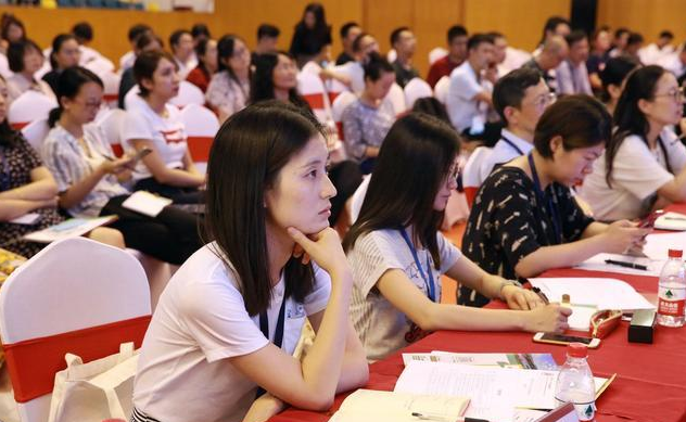 本科生迎来好消息！上大学可免学费还有生活补贴，多地已开始实行