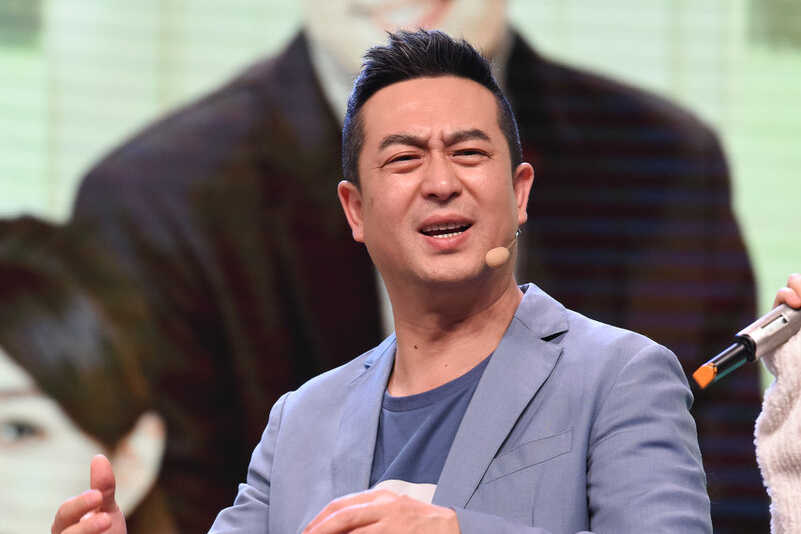 国字脸适合什么发型（国字脸如何留出帅气的小背头发型）