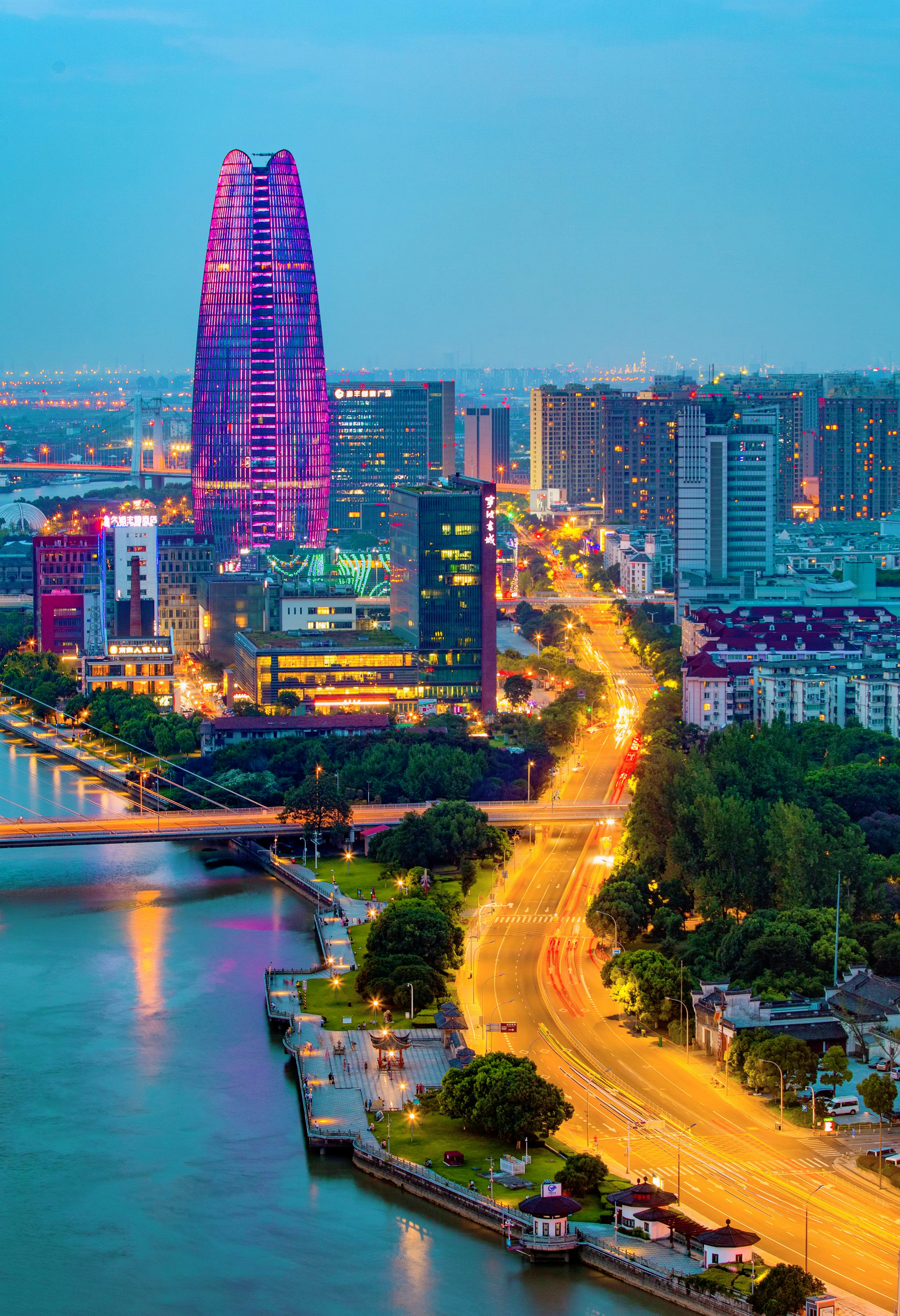 “万年老二”宁波，与杭州相比，究竟“差”在何处？