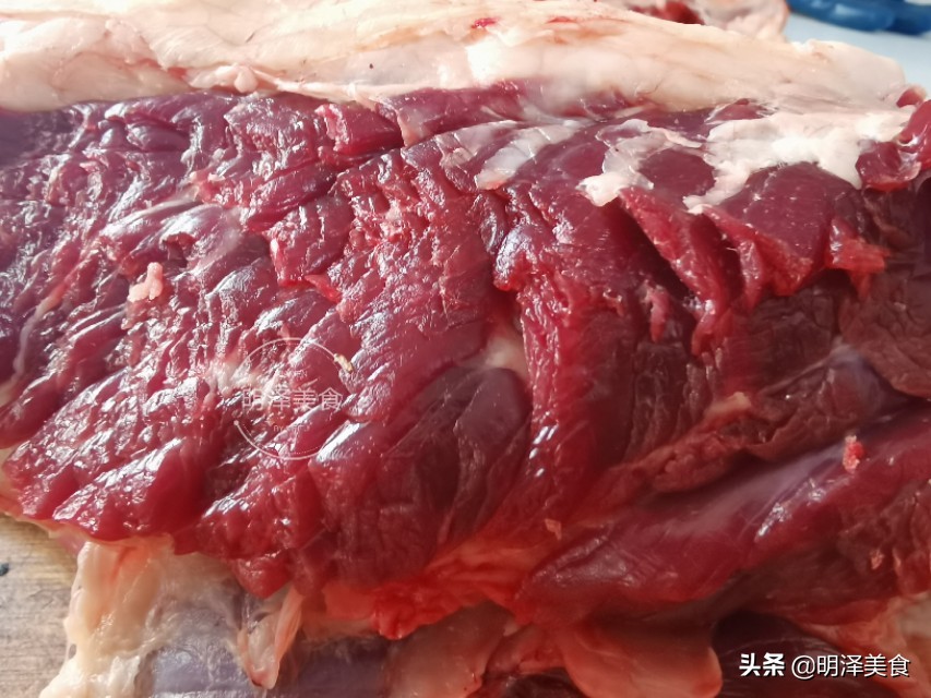 買牛肉，怎樣區別鮮牛肉和注水牛肉？告訴你幾個鑒別方法