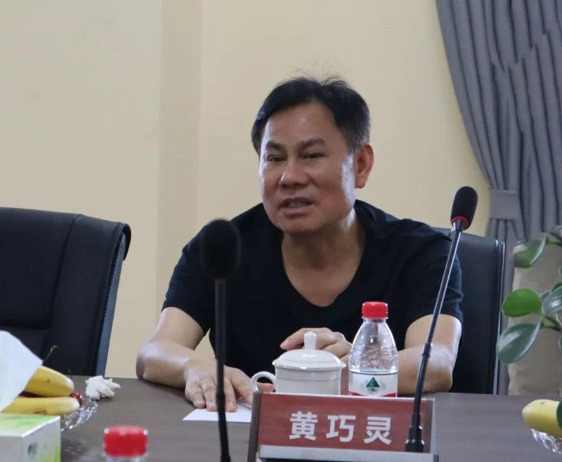 那个时候的2000块不是个小数目了,黄巧灵在天涯海角打造了一个海滨