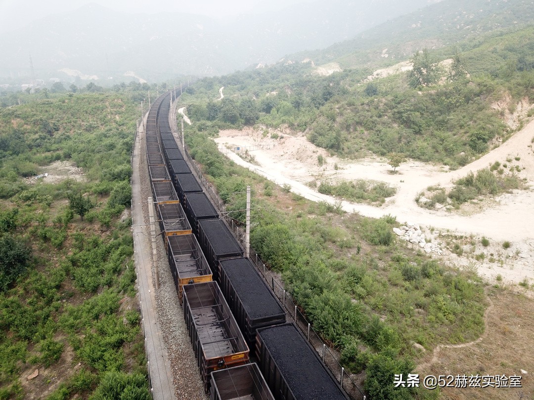 长度2.6公里载重2万吨，国产万吨运煤重载列车，这就是中国速度