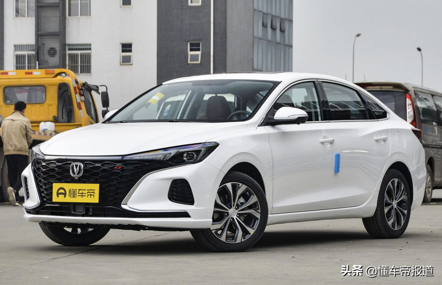 新车｜造型凶猛！疑似新款名爵5实车曝光，四出排气，动力更强
