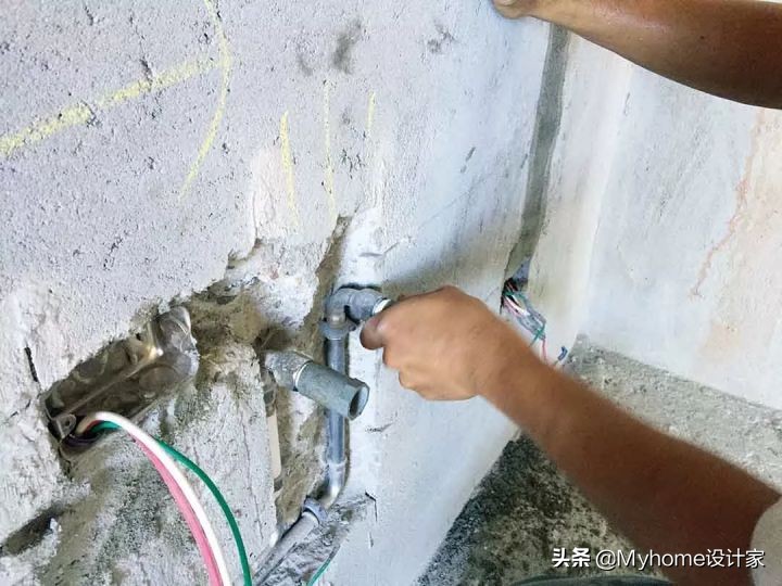 监工验收要留意的9件事，保证你卫生间不漏水、客厅瓷砖不拱顶