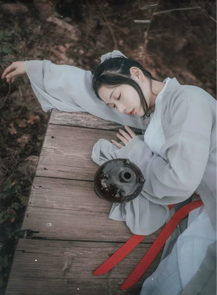 “我有一壶酒，可以慰风尘”成网络金句，其实韦应物原句更加高明