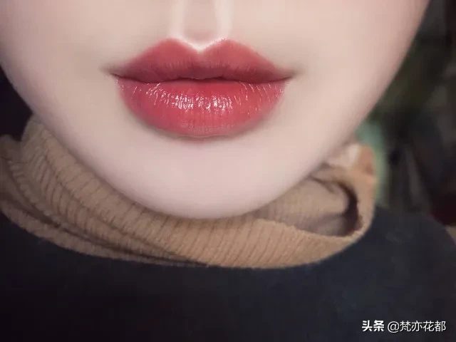 肤色暗黄如何搭配显白口红颜色