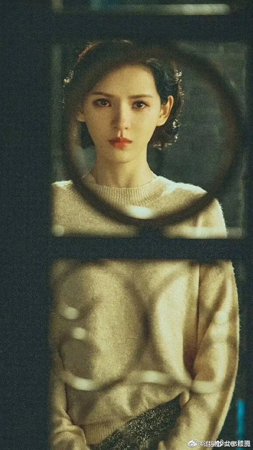 进娱乐圈的10位网红,有人演8部女主不火,有人身份横跨演员歌手