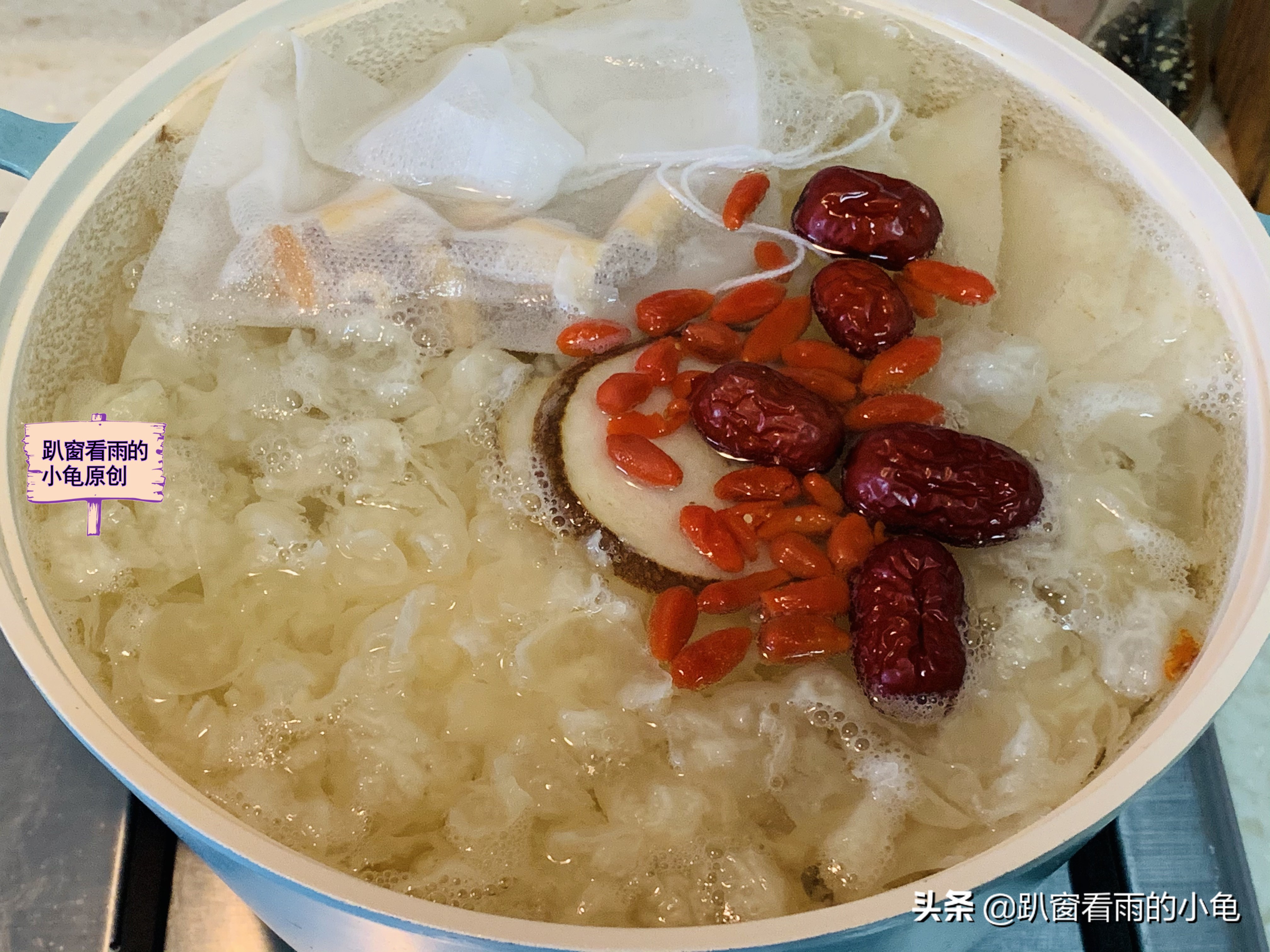 年夜饭饮品喝什么？这个梨汤做法简单，解渴解腻，滋润祛燥，好喝