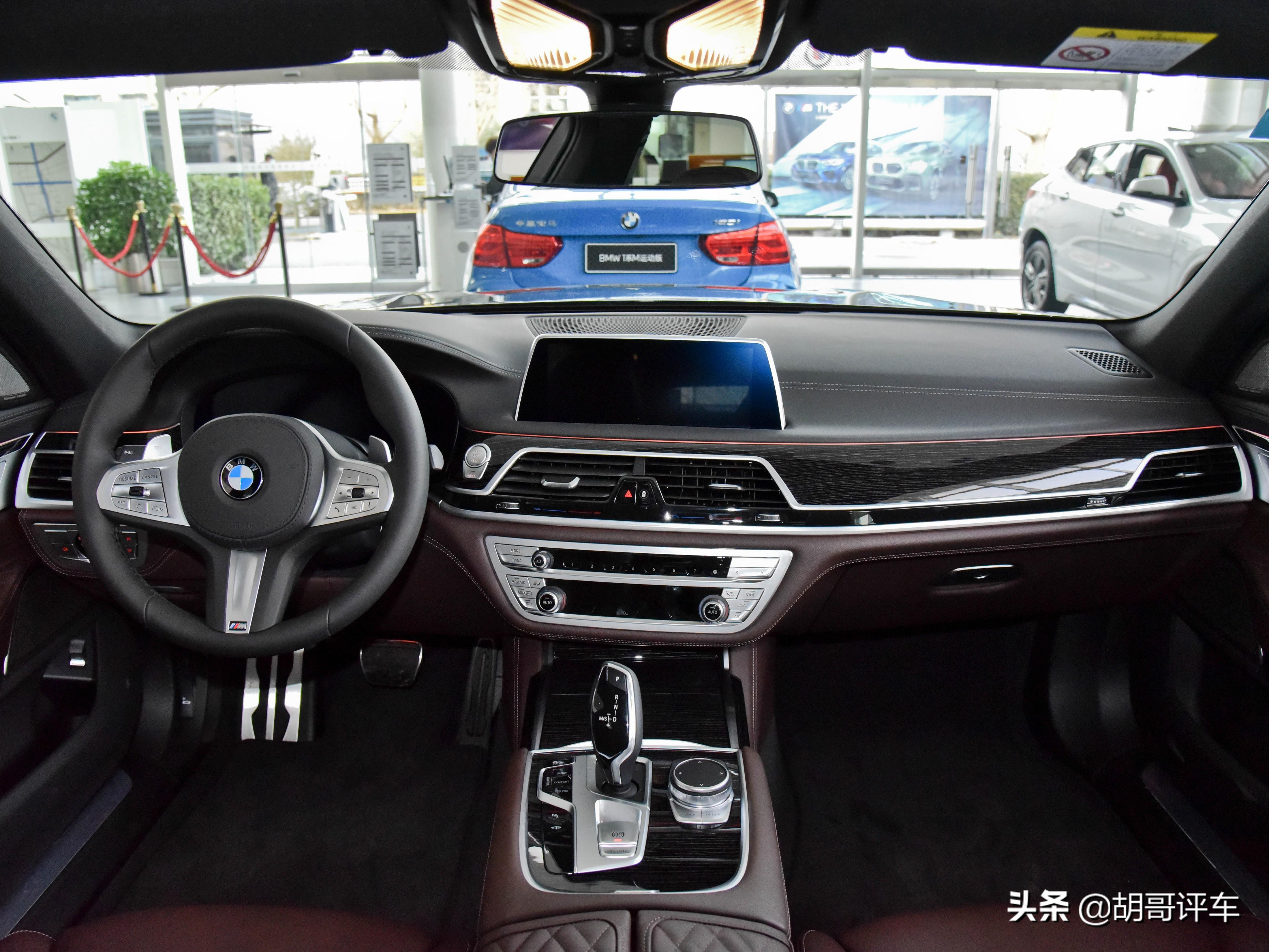 进口的德系大型豪华轿车，坐着舒服还好开，实拍宝马7系