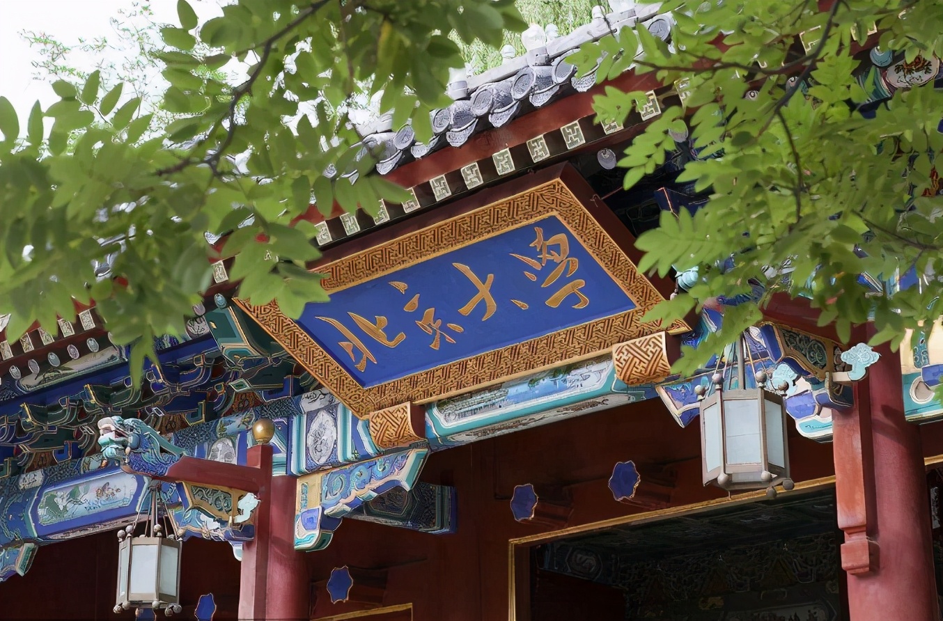 毕业于清华北大的明星，北大也还行撒贝宁，马丽很意外