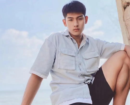 体校帅哥(西安体院帅气校草走红,不仅颜值高身材好,还