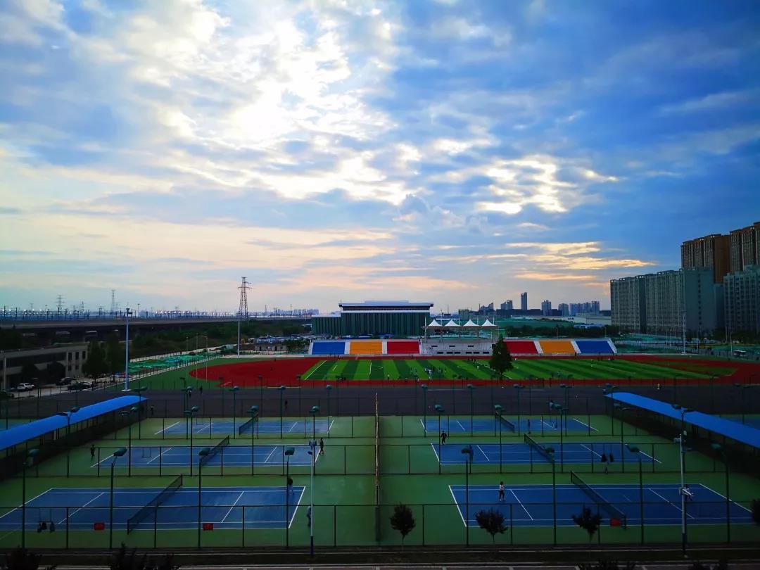 坐拥交通馆、建筑馆，建有4座餐厅、9处体育场，这所高校到底有多