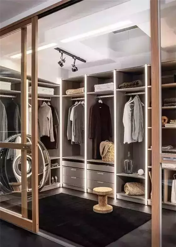 小户型衣帽间，3m²就搞定，这样设计就对了