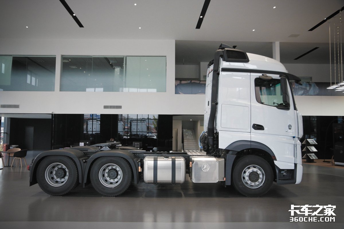 奔驰卡车国产化又爆猛料！配奔驰进口发动机，低配价格或60万以下