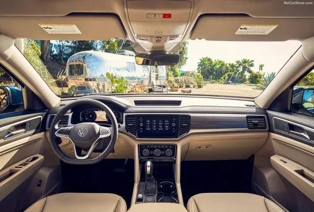 配V6引擎，降幅超3万，大众途昂:为什么还是卖不过丰田皇冠陆放？