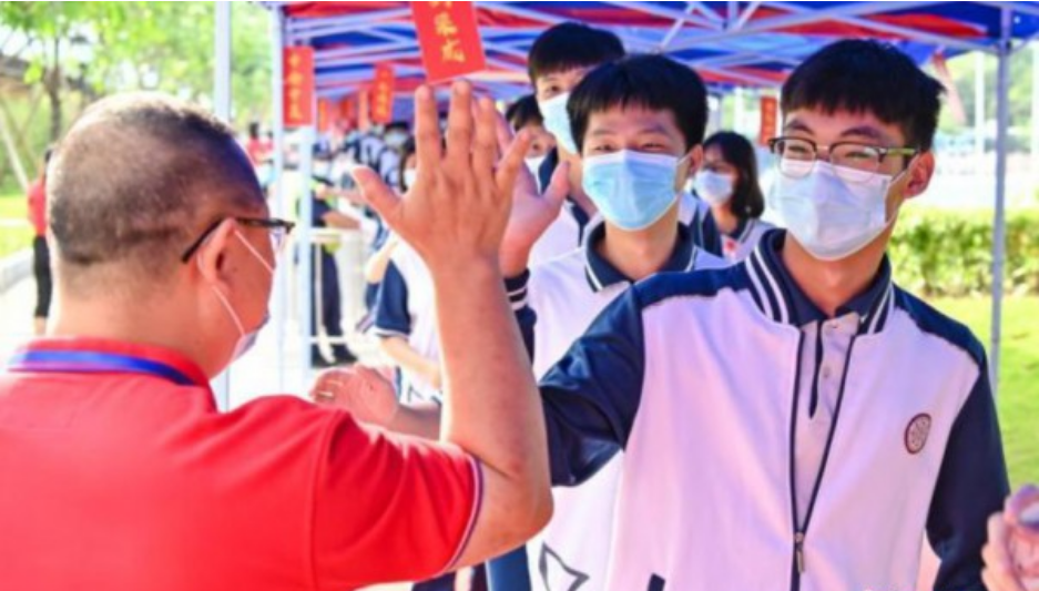 高考喜报（一张仅16人的高考喜报）