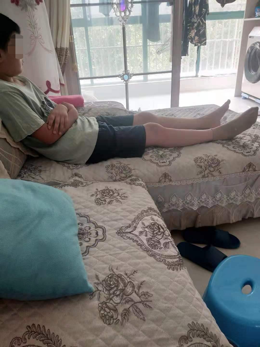 12岁小学生被老师安排搬营养餐烫伤，家长称学校给3000元后不再过问，校方：若索赔过多难承担