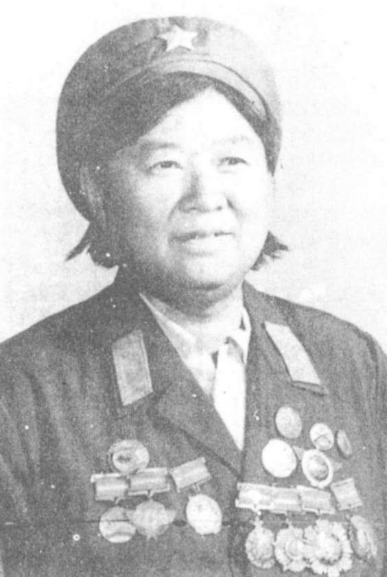 1945年，14岁少女虚报年龄乔装成男孩参军，立下特等功，后来咋样