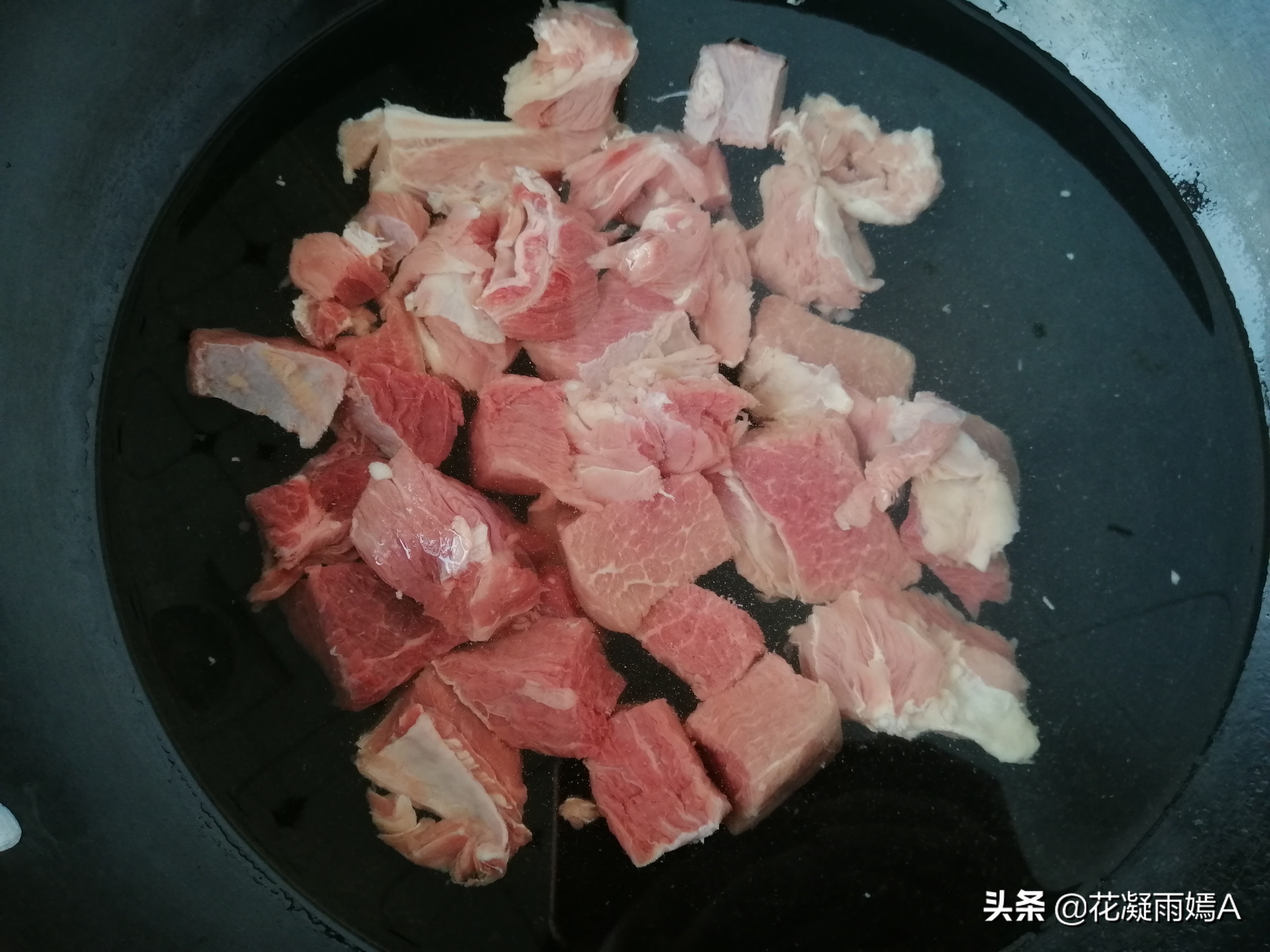 炖牛肉不好烂，加个山楂，半个小时软烂入味，老人都能嚼得动