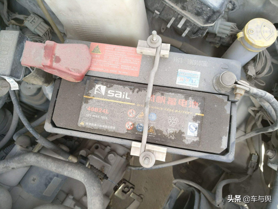 汽车出现这几种表现，就证明该更换蓄电池了