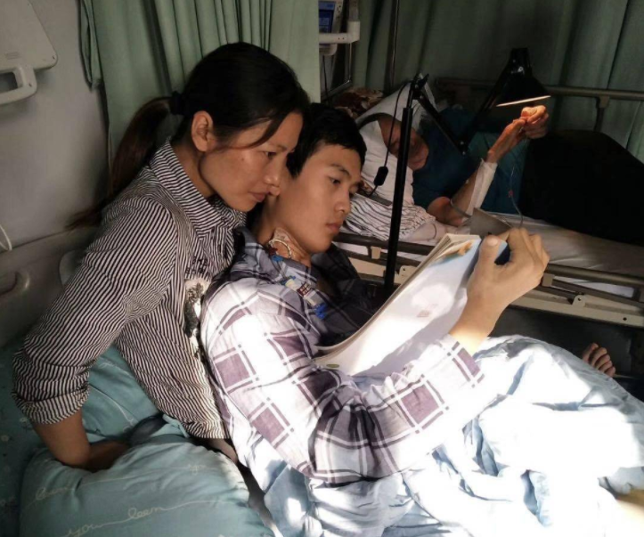 高考美女考场图片（女孩高考数学拿满分）