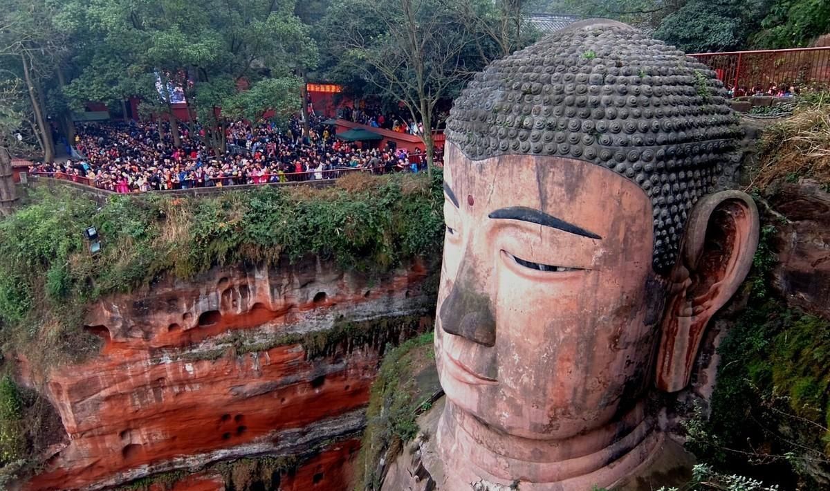 乐山大佛千年不倒，每逢灾难都会闭眼流泪，是巧合吗？