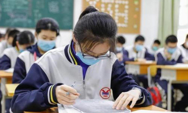 高三模拟考试从来没过400分，还能上本科吗？听听老师怎么说