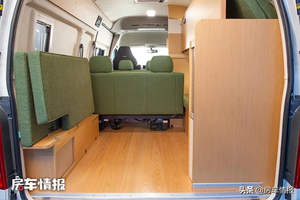带四驱的丰田海狮房车，6座设计还有厨房，3米长超大通铺住着贼爽
