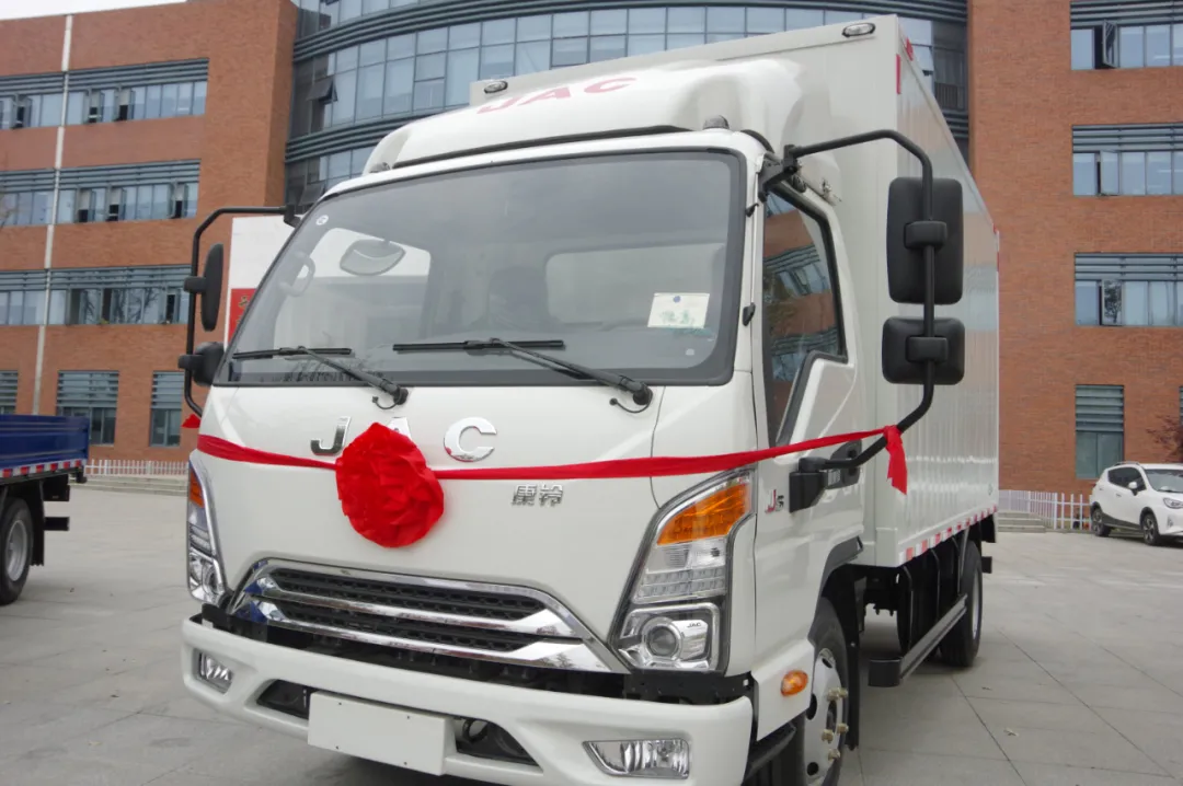 ���д��¡�ǩԼ200̨��������ƾʲô��