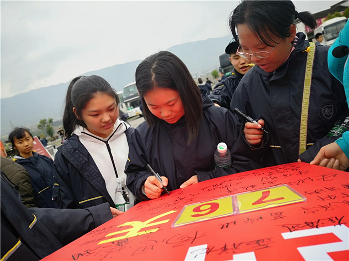 青春无悔圆梦六月定乾坤！蚌埠第一实验学校举行中考誓师大会