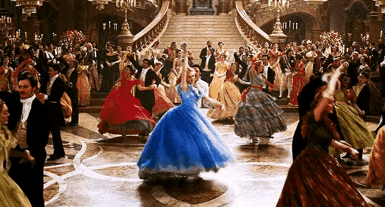 电影《灰姑娘》蓝裙子太美了