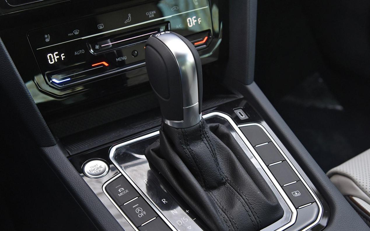 曾经的中型车销量冠军，现在优惠4-5万，大众迈腾还能买吗？